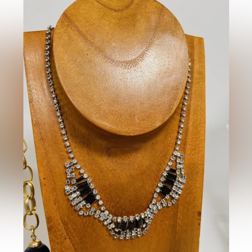 Banana Republic Black and Silver Small Bob Necklace